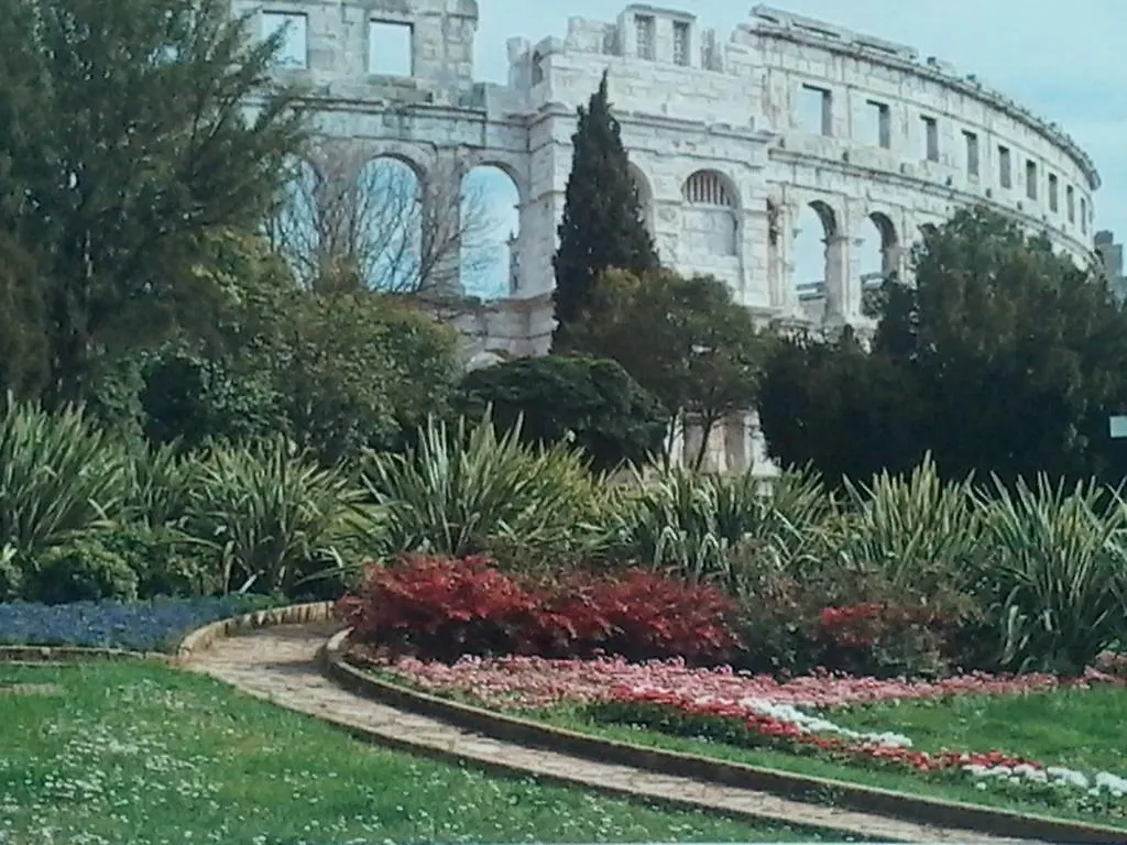 Guesthouse Adria 3*, Pula