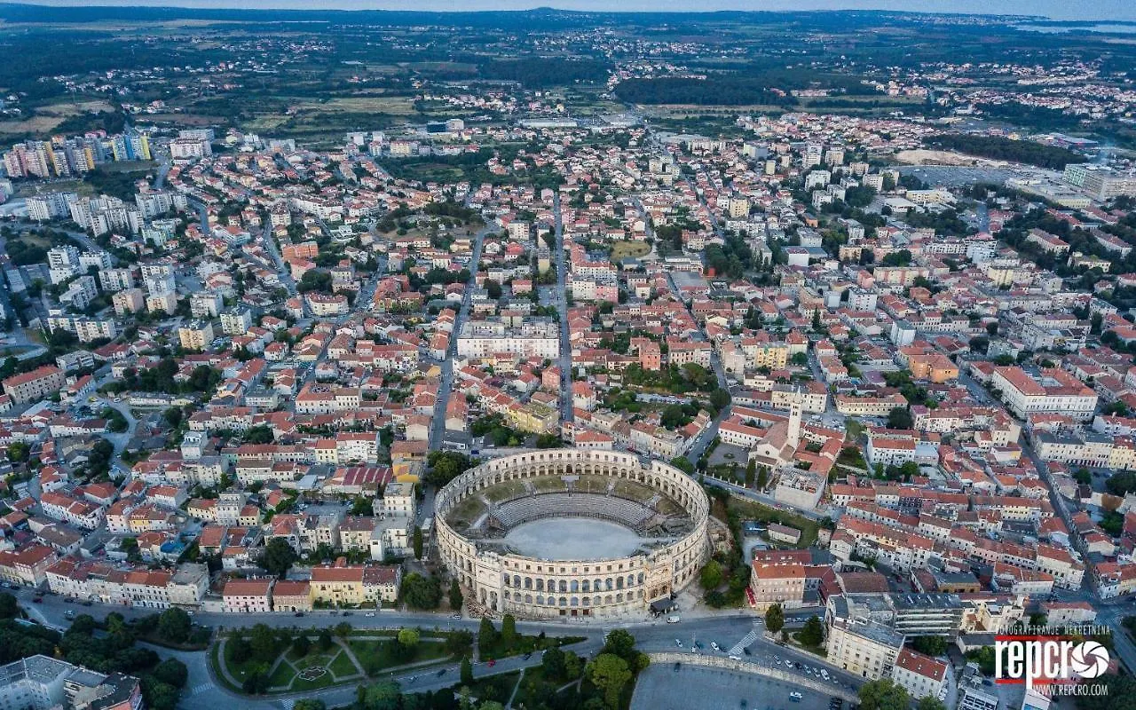 Guesthouse Adria 3*, Pula