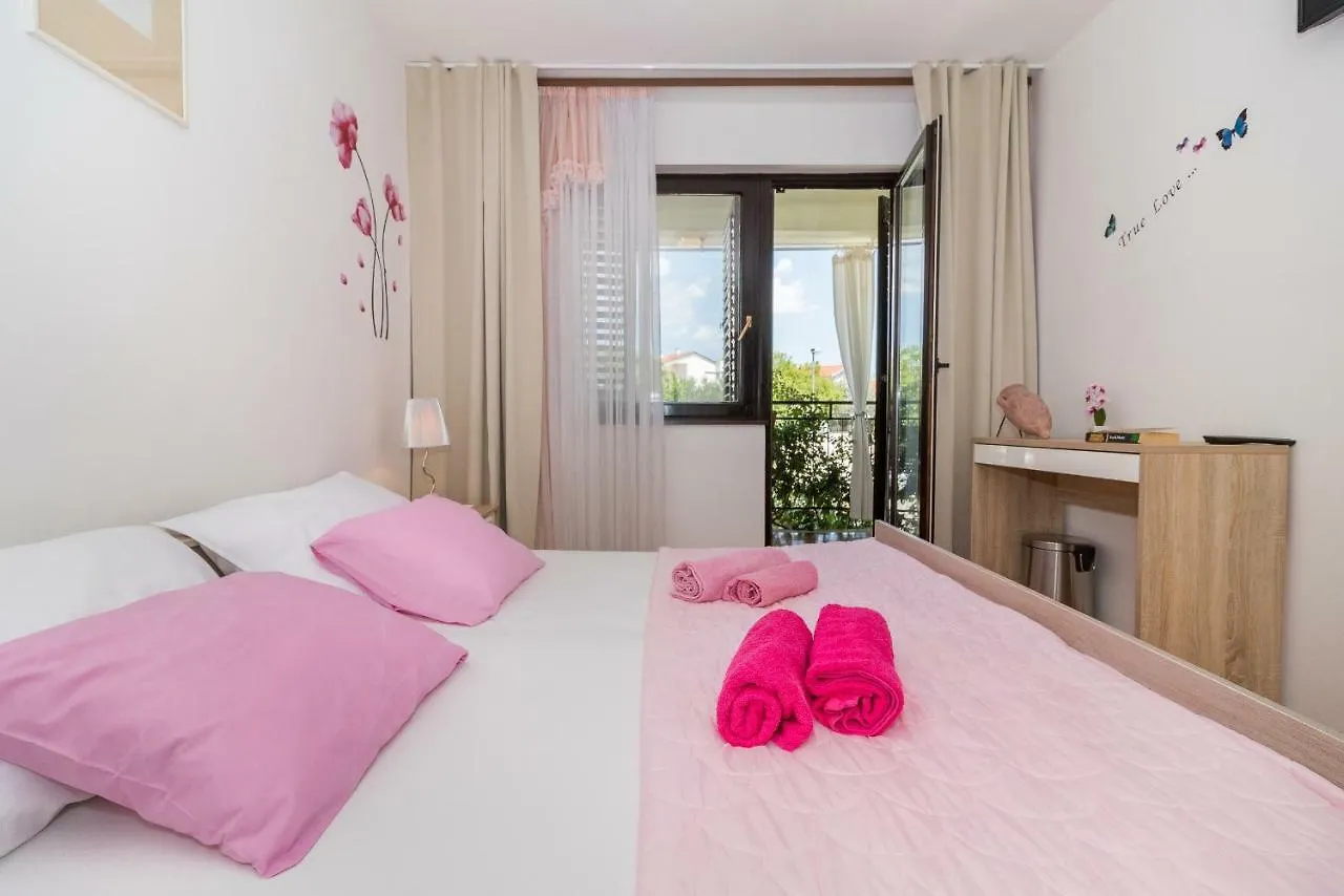 Guesthouse Adria Pula 3*,